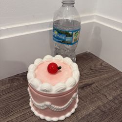 7.6oz Ceramic Cake Shaped CANDLE