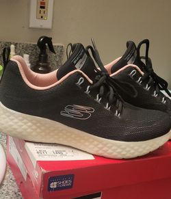Tenis skechers size 9