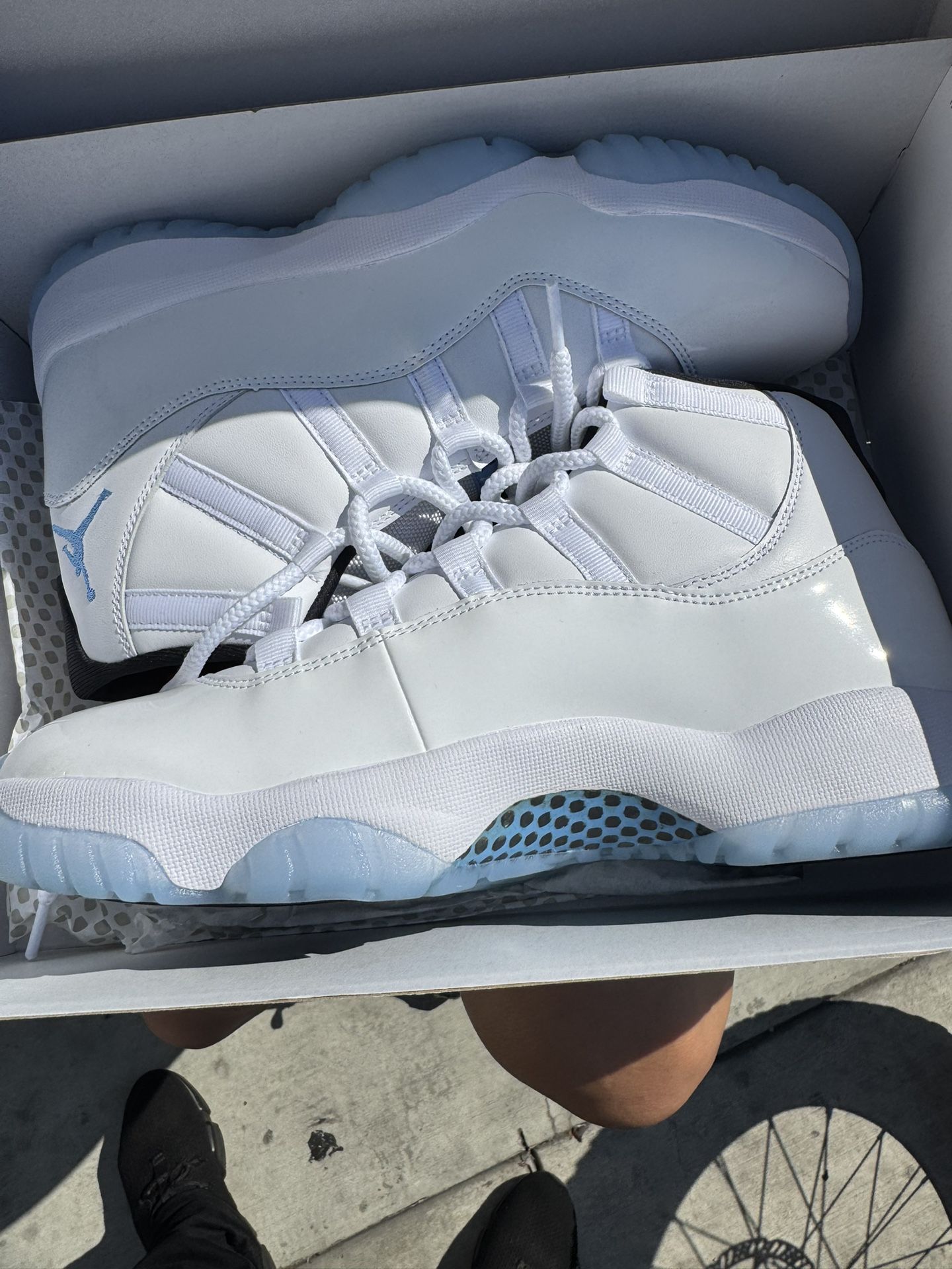 Air Jordan 11 Retro White Legend Blue Black