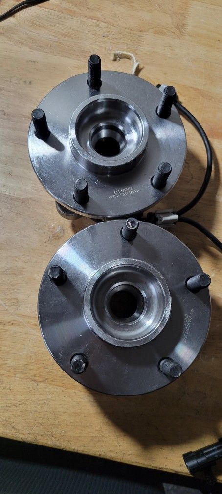 1998---2005 Chevy Blazer/Gmc Jimmy 5 Lug Wheel Hub