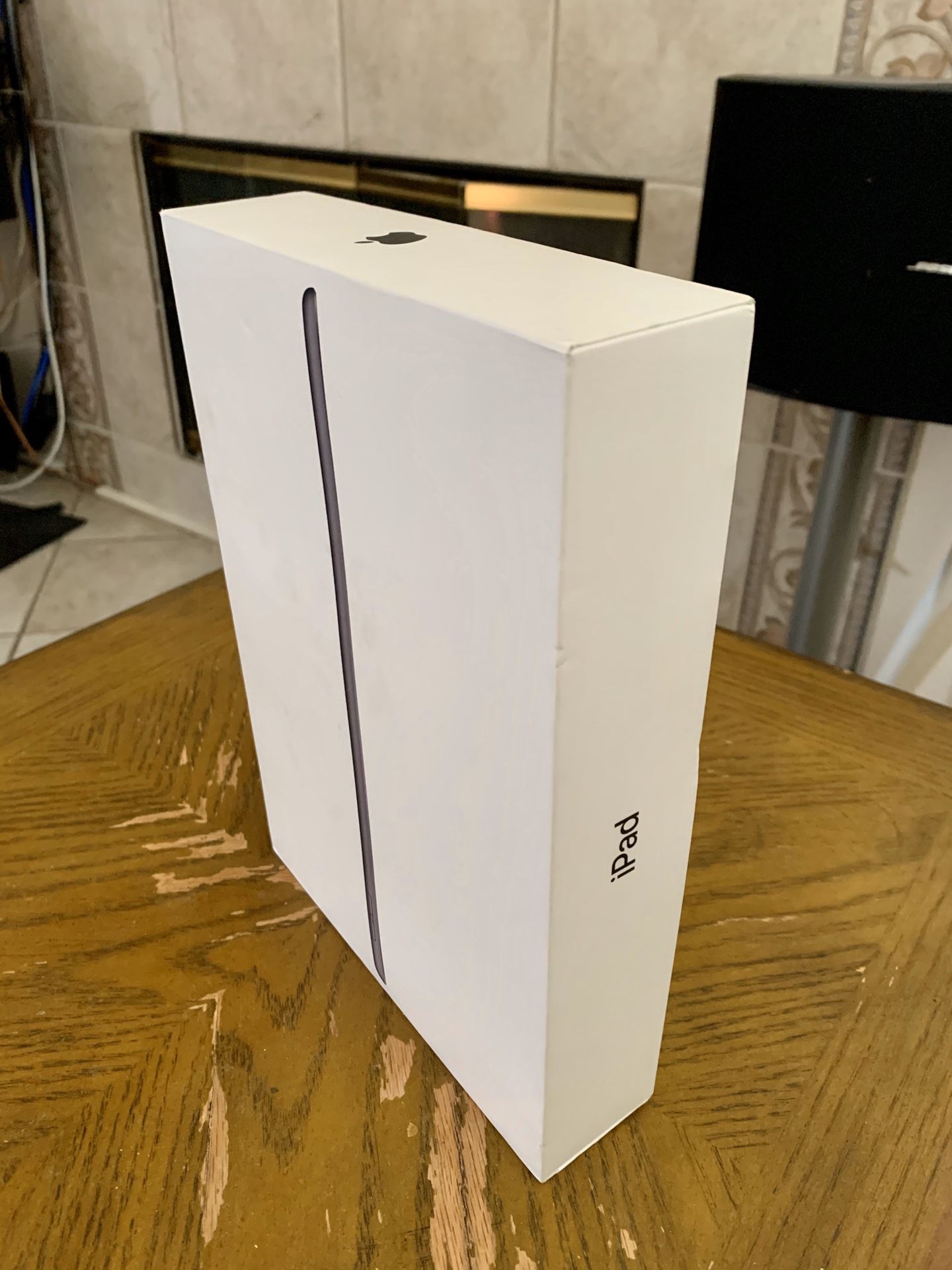 2019 iPad 7th Generation (32GB, Cellular + WiFi, Space Grey)