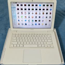 Apple MacBook White Unibody 2010 With Charger