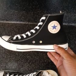 Converse mens 9.5 Great Condition 