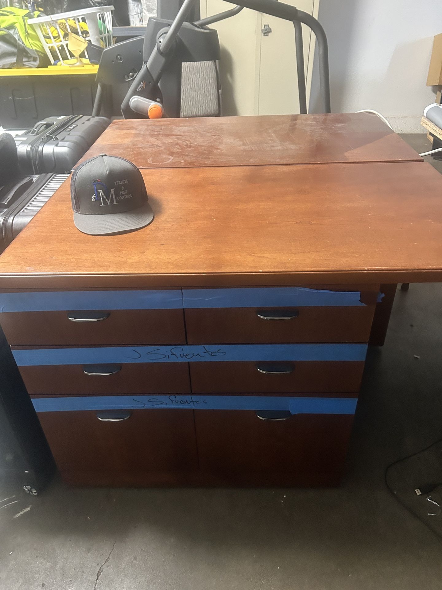 2 Desks