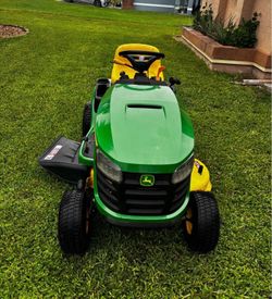 John Deere S100 riding lawn mower  42 inch