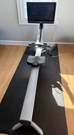 2022 Hydrow Pro Rowing Machine Origin Excellent 0-50 Rides - Boston, MA
