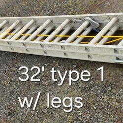 32' Columbia aluminum ladder-type 1(250#)-w/spring loaded legs 