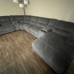 Reclining furniture in excellent condition