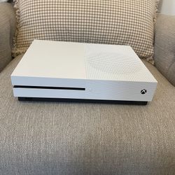 Xbox One S 500GB With Wireless Controller, 7 Games, and Turtle Beach Headset