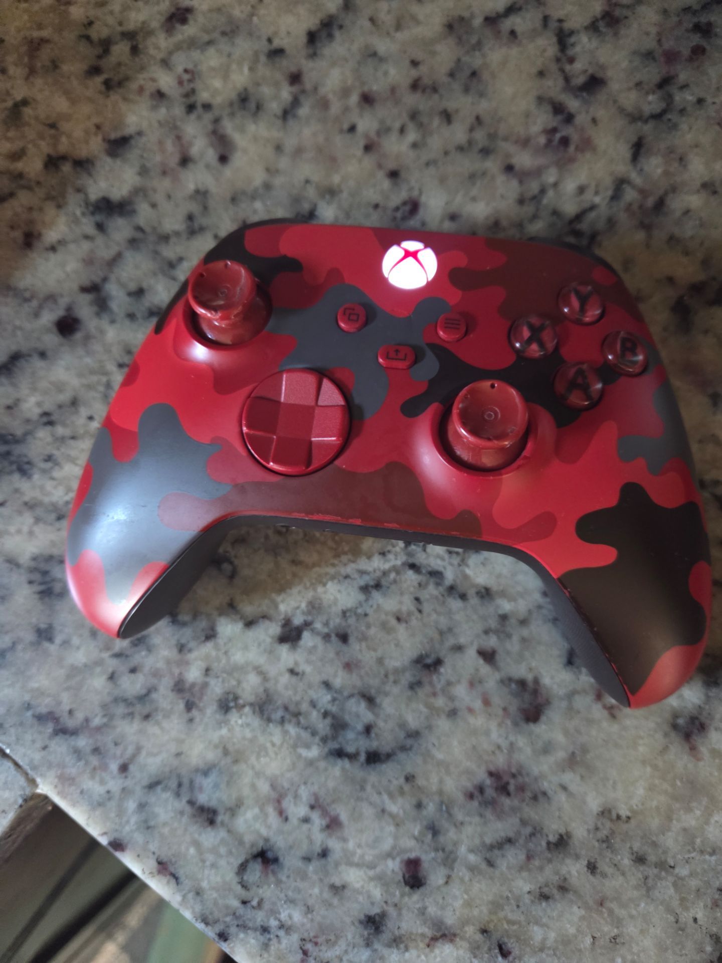 Microsoft Xbox Series X Wireless Controller Daystrike Camo
No back cover .
working condition