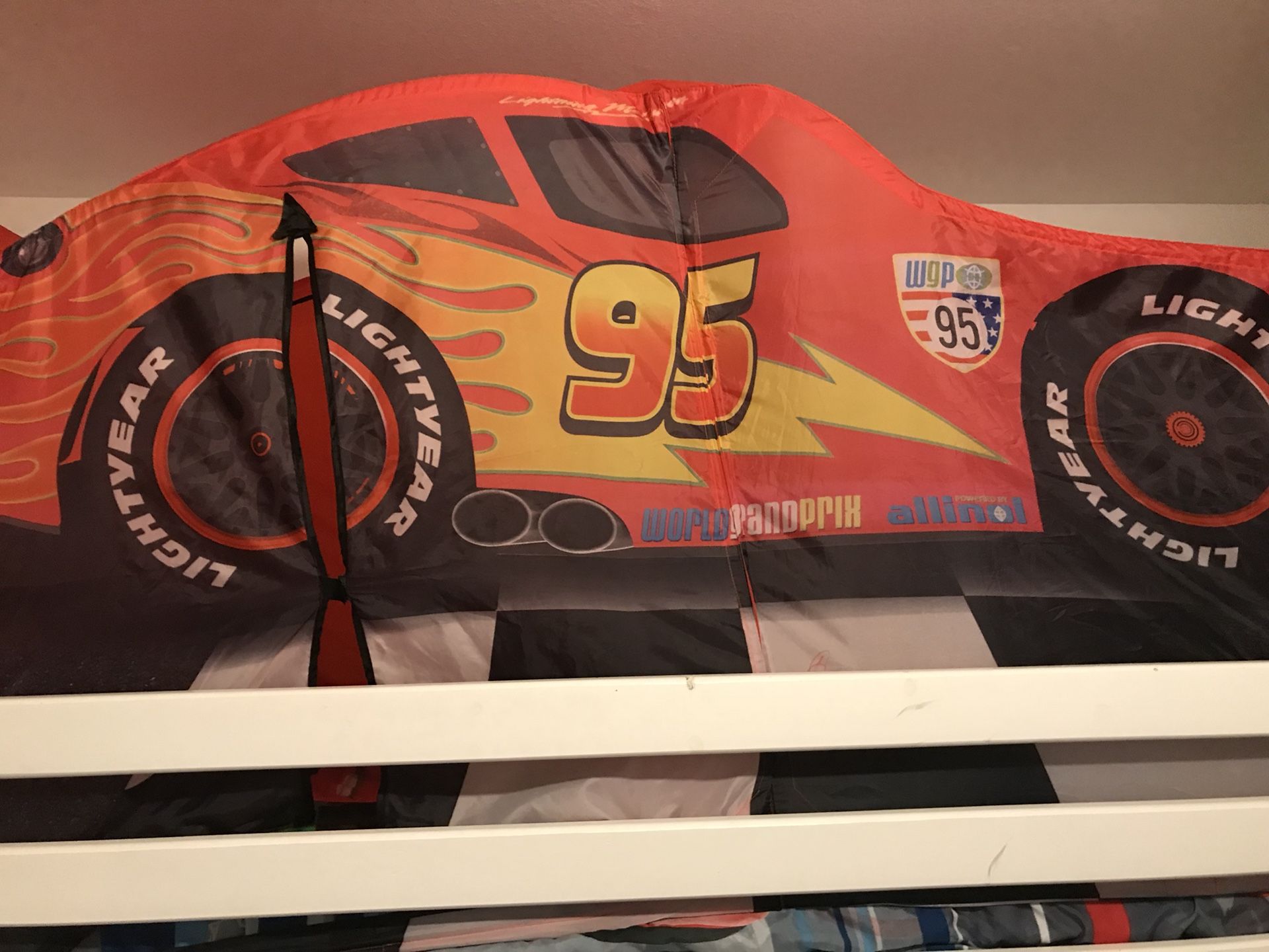 Lighting McQueen bed tent