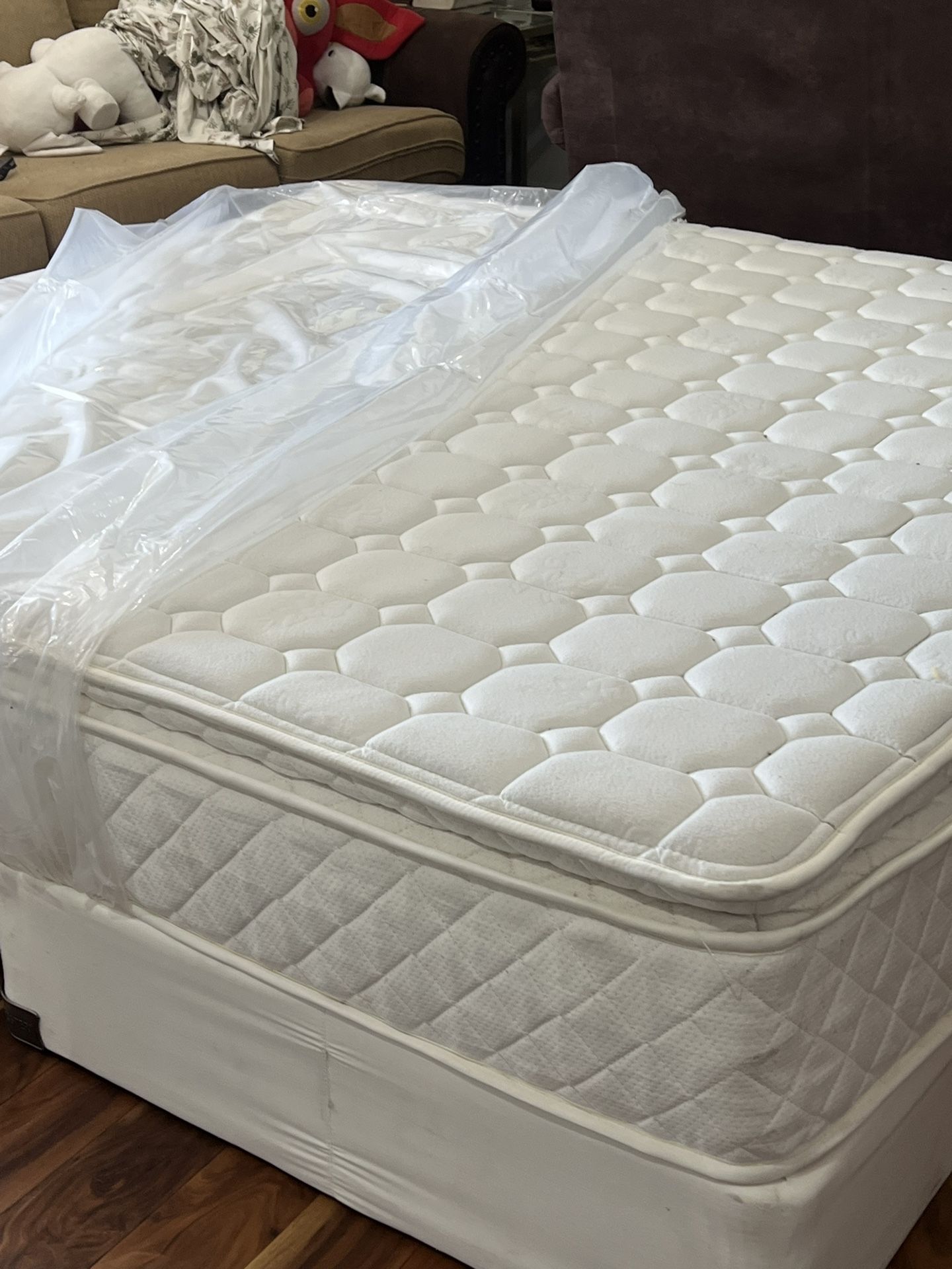 USED KING SIZE MATTRESS WITH BOX SPRING DELIVERY 🚚 AVAILABLE