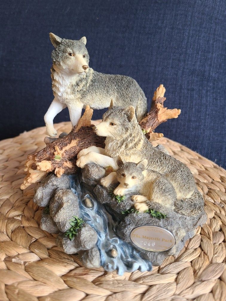 Westland Westland Giftware The Majestic Pack Music Box Wolf Collectible Figurine