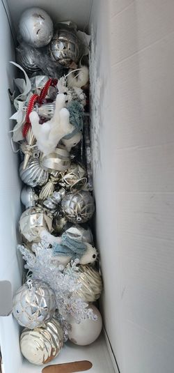 Ornaments White And Siver 