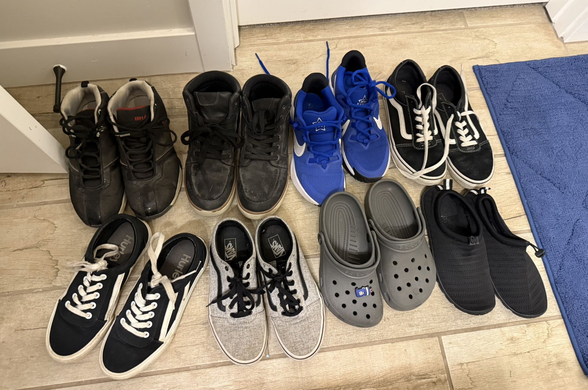Boys Youth Shoes- Size 4