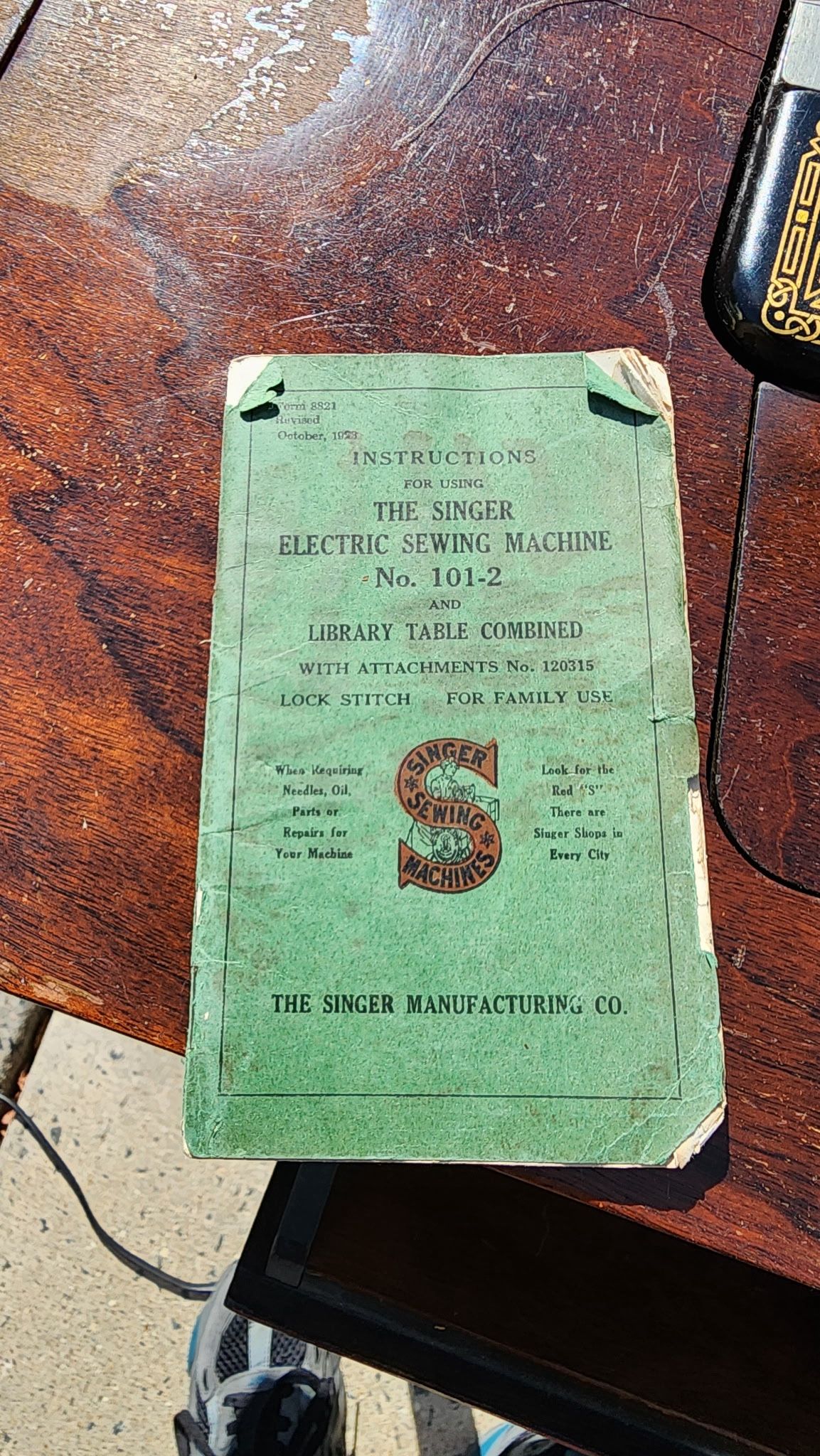 Singer Sewing Machine And Cabinet