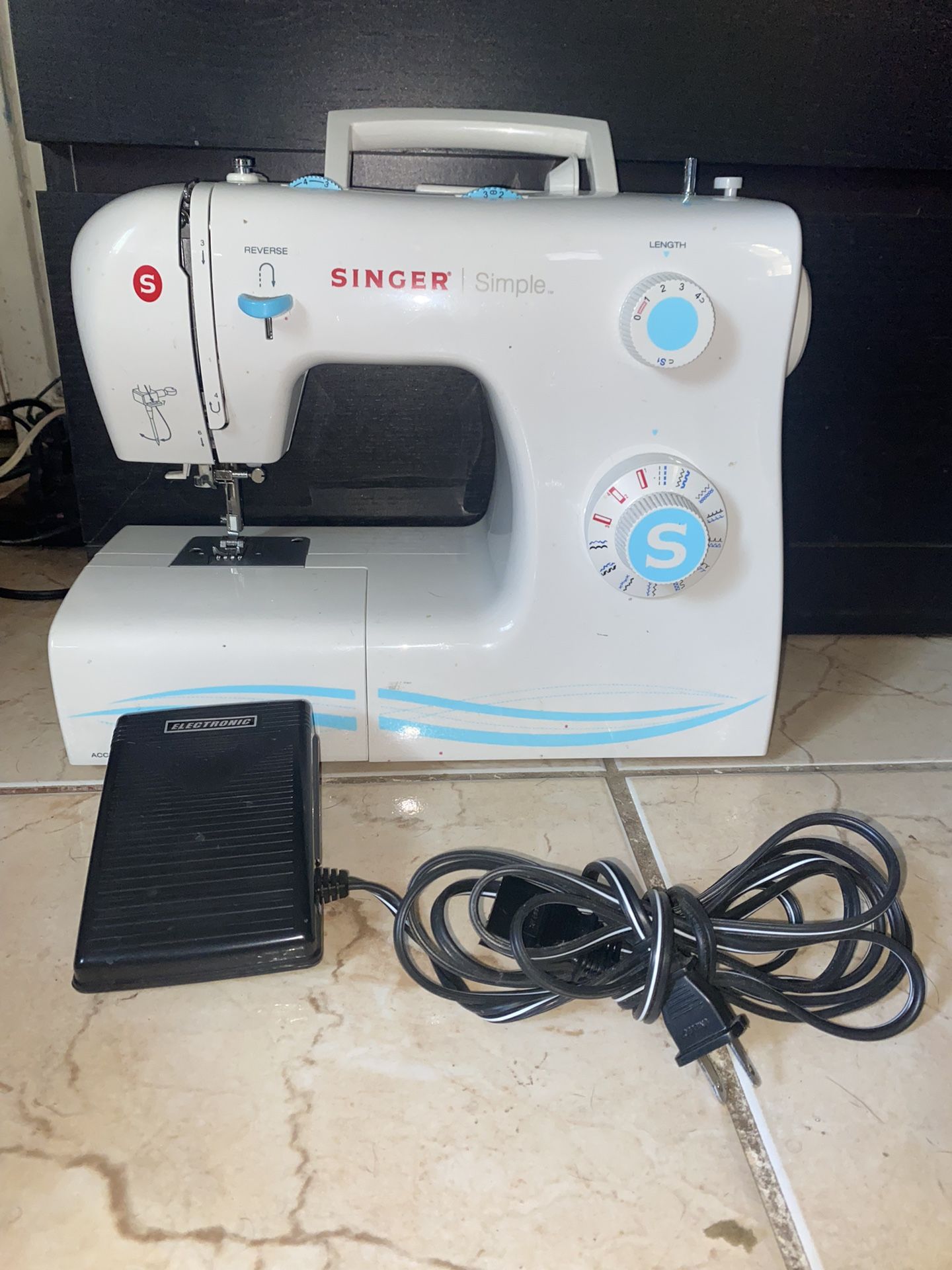 Singer Simple 2263 Sewing Machine