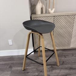 Morden Bar Stool- 30 inch Barstools Chairs for Kitchen Island Commercial Plastic Seat with Metal Legs Footrest-Gray