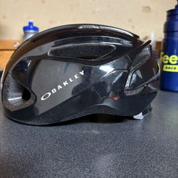 Oakley Aro3 Cycling Helmet 