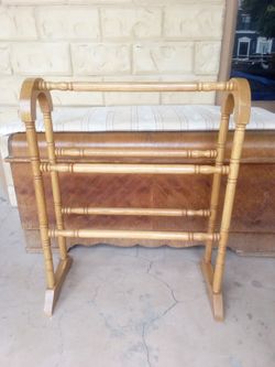 OAK BLANKET/ TOWEL HOLDER