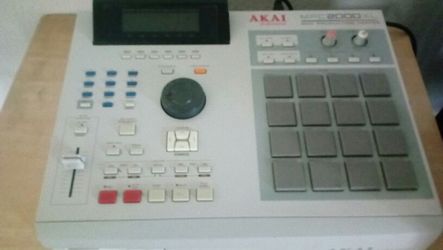 Akai MPC 2000XL