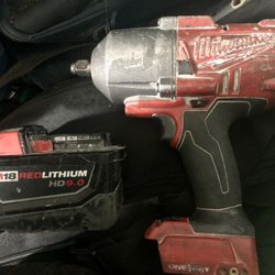 Milwaukee 1/2” Torque Impact Wrench + 9ah Battery