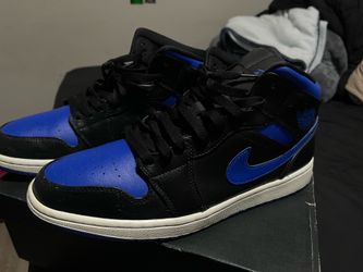 Air Jordan mid 1s