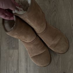 Women’s Used Uggs, Size 7