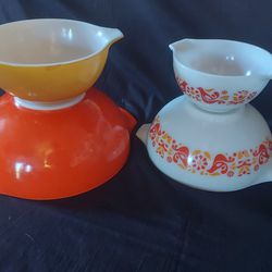 Vintage Pyrex "Friendship" Nesting Cinderella Bowl Set