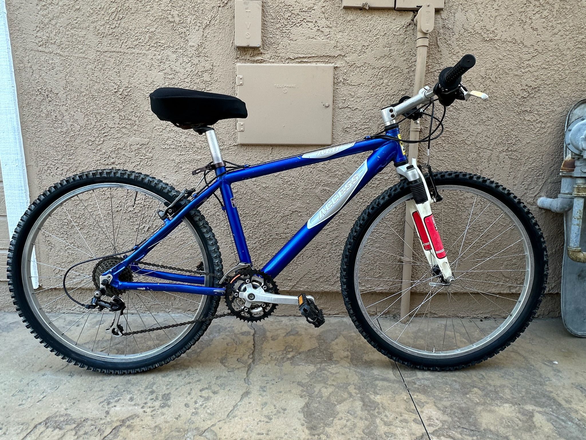 Access Mountain Trail Bike Rock Shox Shimano Deore LX Super Lightweight Aluminum Trek Ready to ride and tuned Feel free to reach out, happy to help w