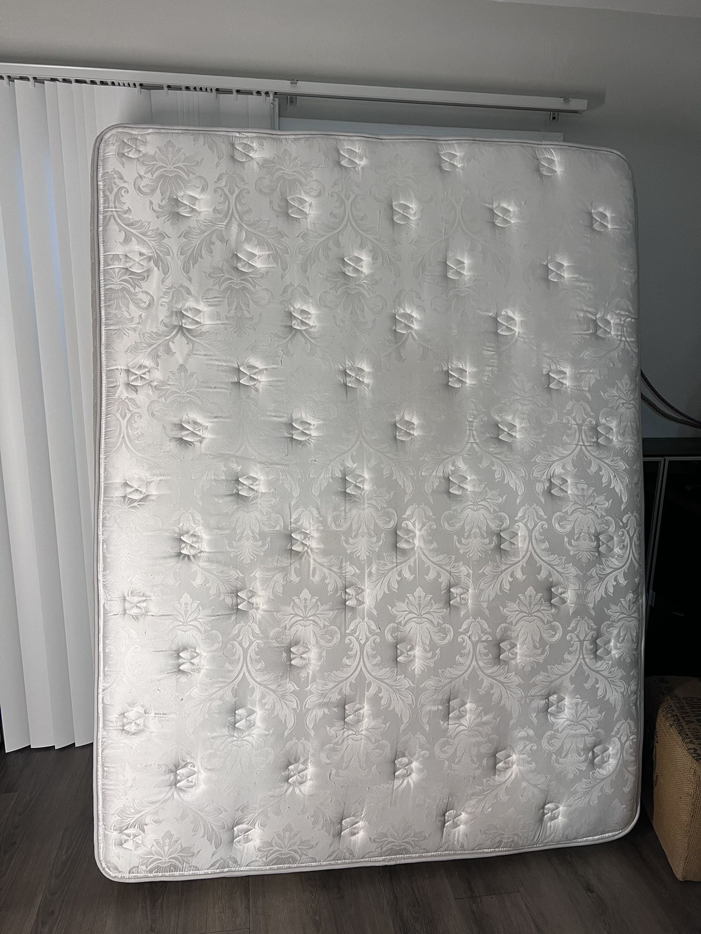 Used sealy queen size mattress