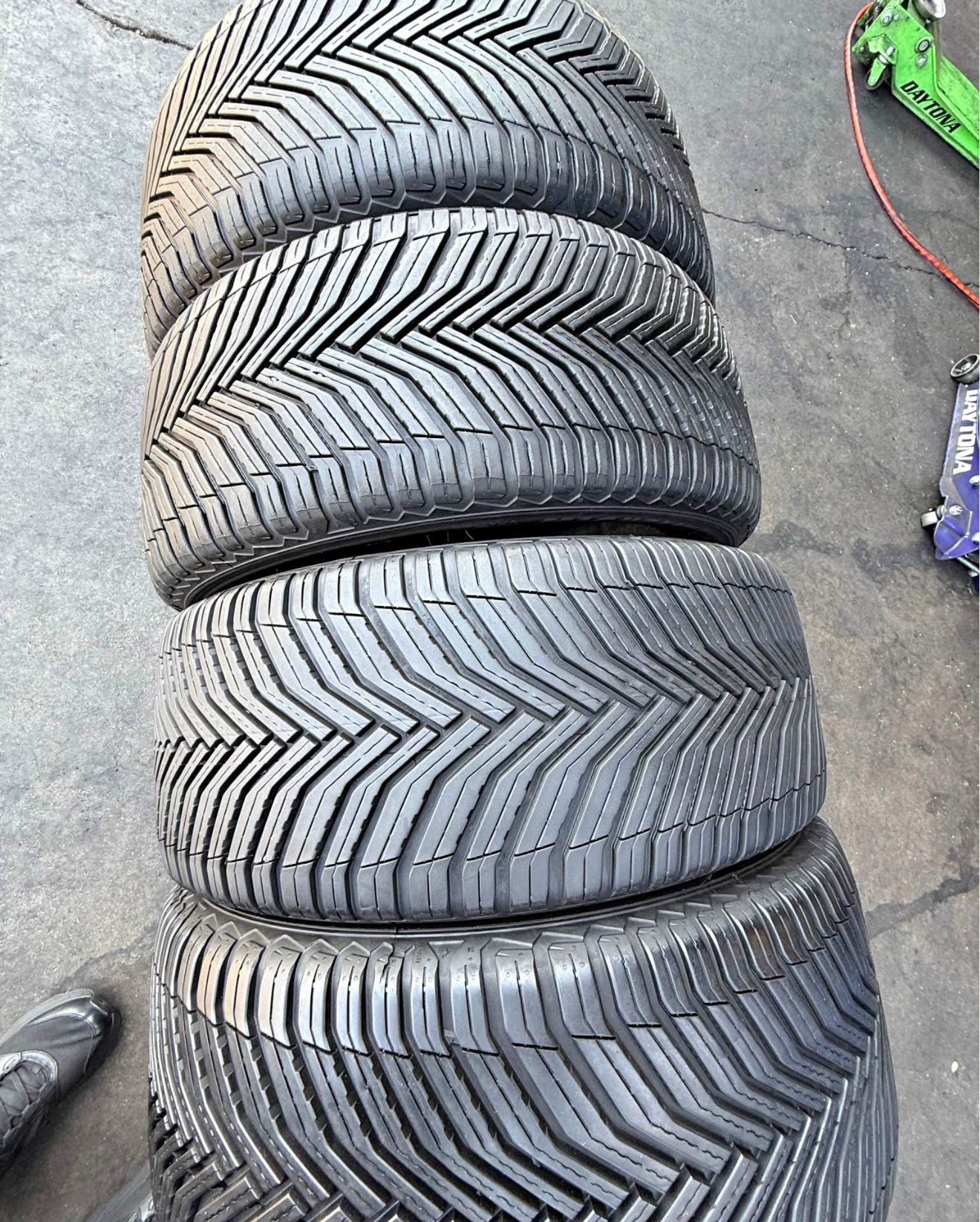 235/55/19 Michelin Tires Con 80% De Vida Las 4