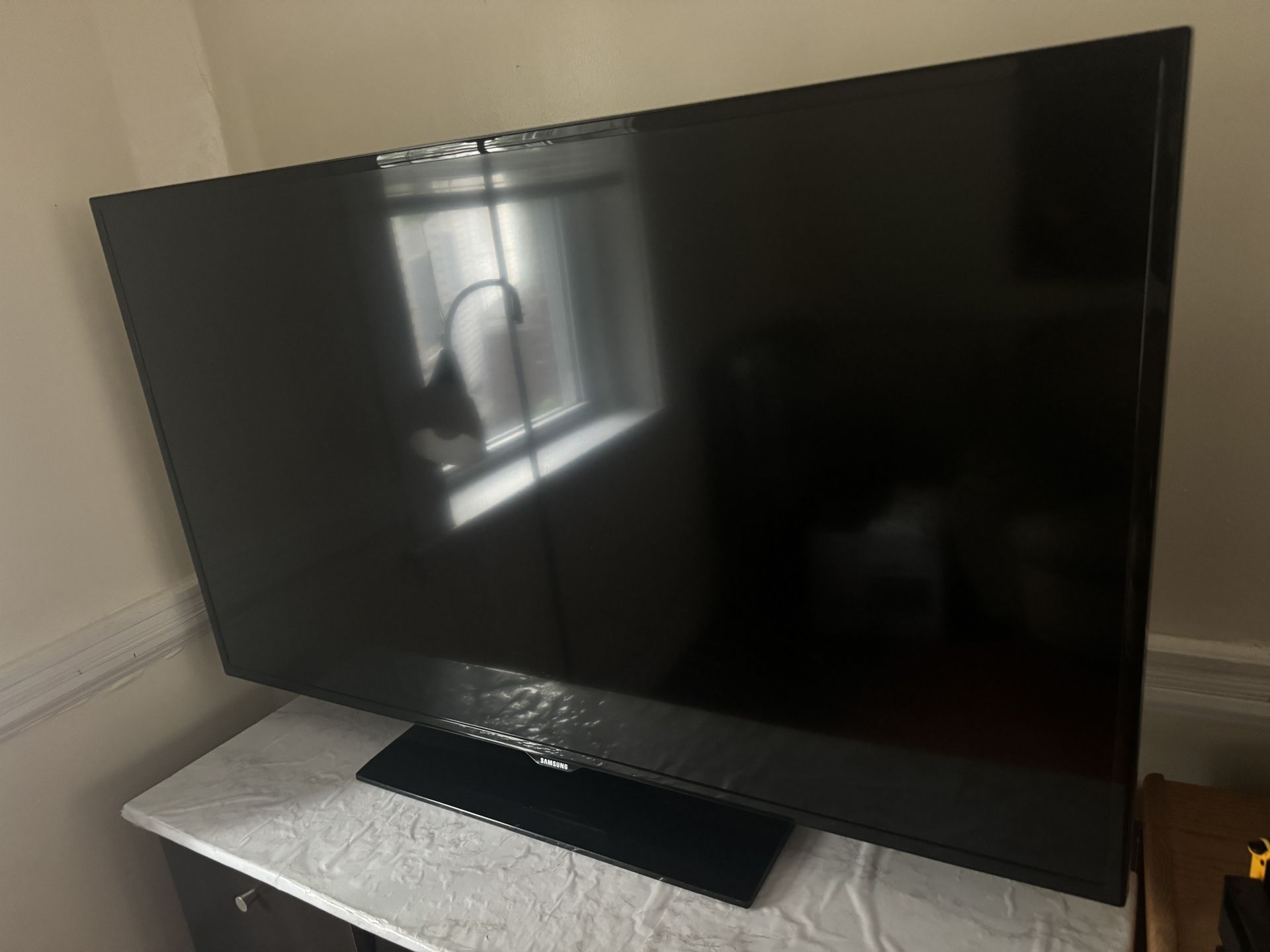 Samsung 55” LED TV (Model UN55EH6000F) – Excellent Condition
