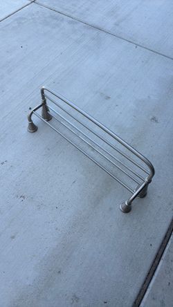 Hotel Style Towel Bar and Shelf