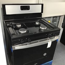 New Scratch And Dent Whirlpool Gas Stainless New Range. 1 year Warranty 
