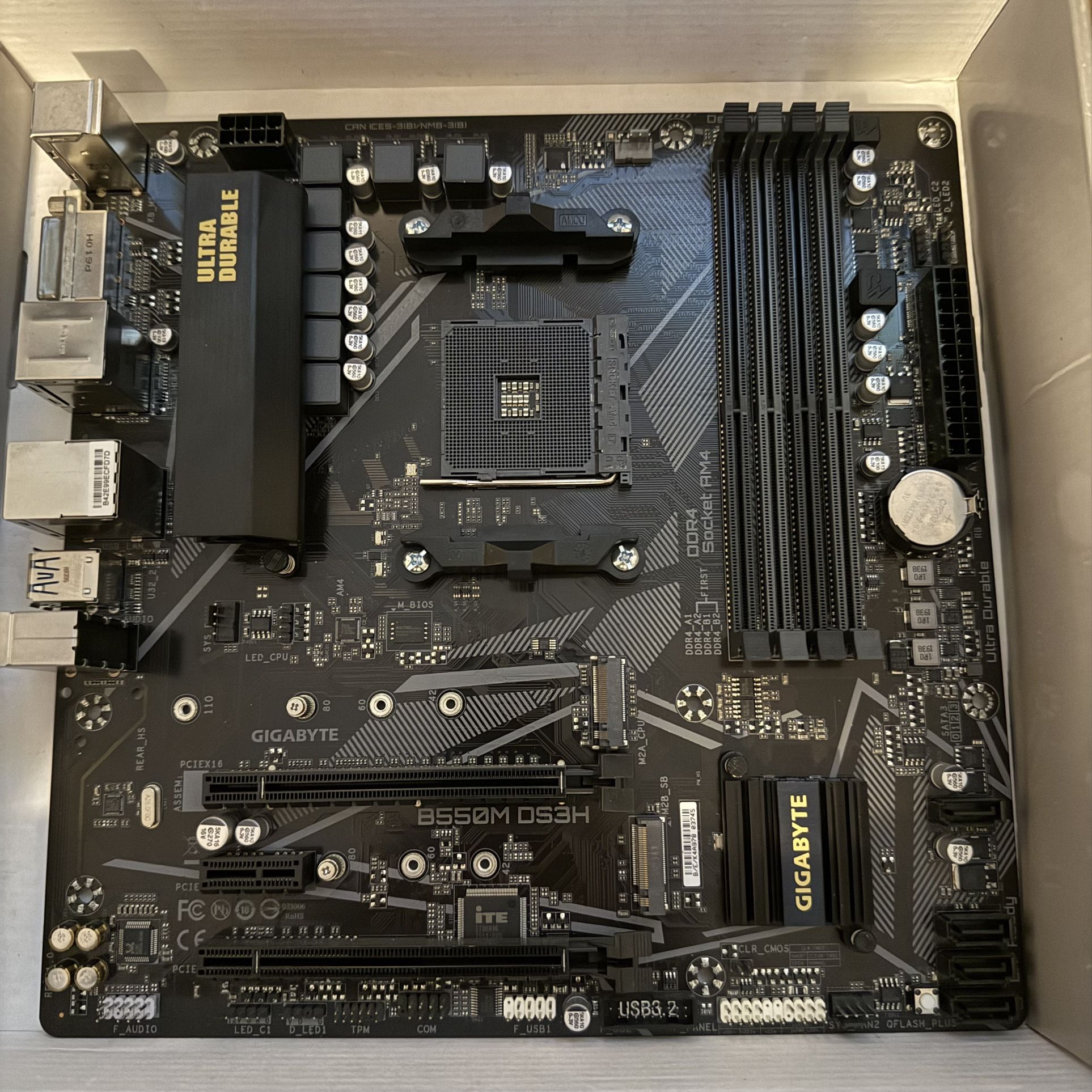 Gigabyte B550M DS3H mATX Motherboard AMD AM4