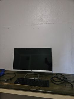 24 inch HP pavilion desktop computer  with silver base , and a separate  key board