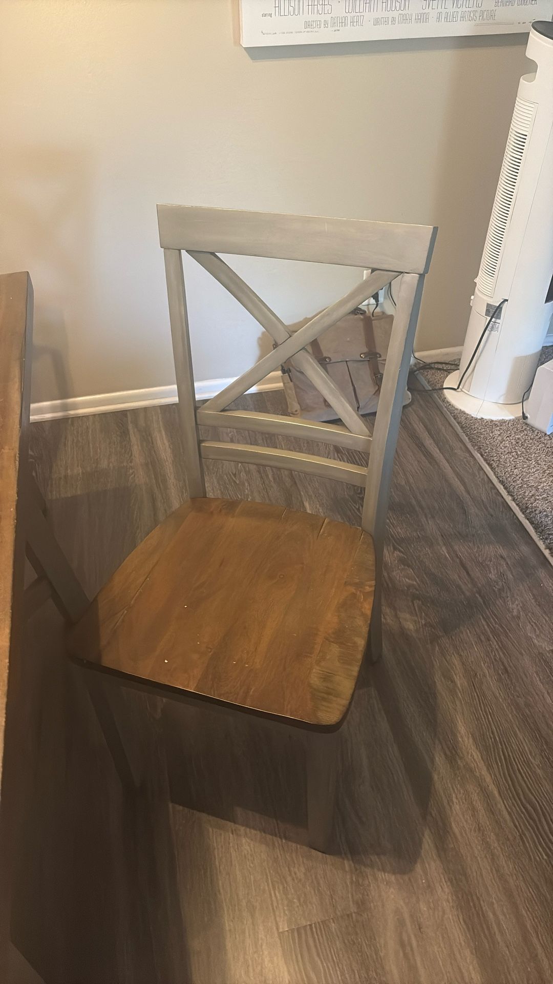 Dining Room Table. 4 Chairs