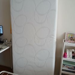 Twin mattress soft in foam 7" like New always kept in encasement sheet.
Only 20 dollars.
Incredible deal. 