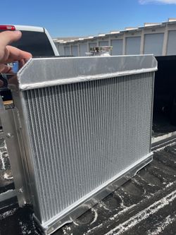 Aluminum radiator with fans and shroud