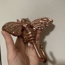 Rose gold cast iron bee hook 