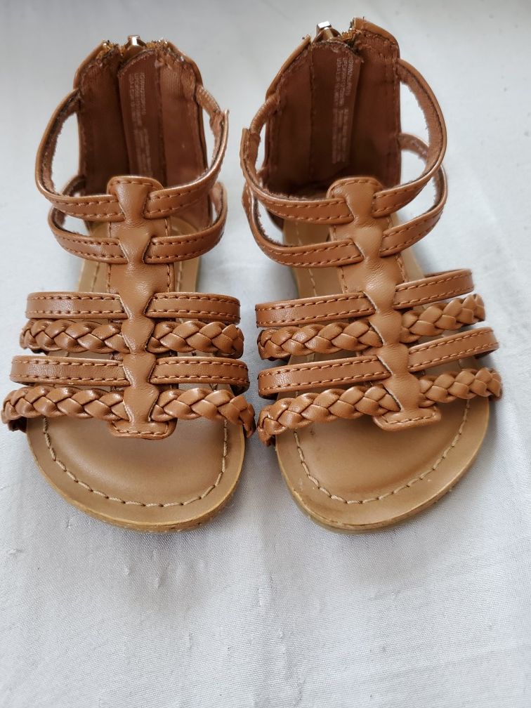 Shoes size 4