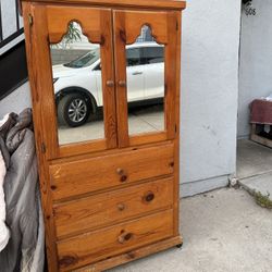 Armoire / Dresser 
