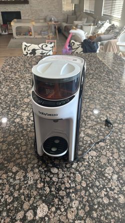 Baby brezza. Instant formula maker.