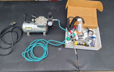 Central Pneumatic Oilless Airbrush Compressor 120V / 60Hz