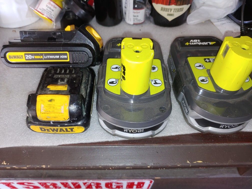 Dewalt and Ryobi battery (4) (Defective, Will Not Charge) for Sale in