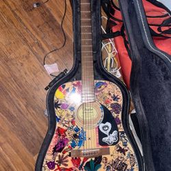 Fender Acoustic Guitar ( comes with the case and capo)