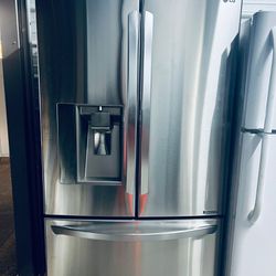 very nice LG refrigerator everything works good only $550