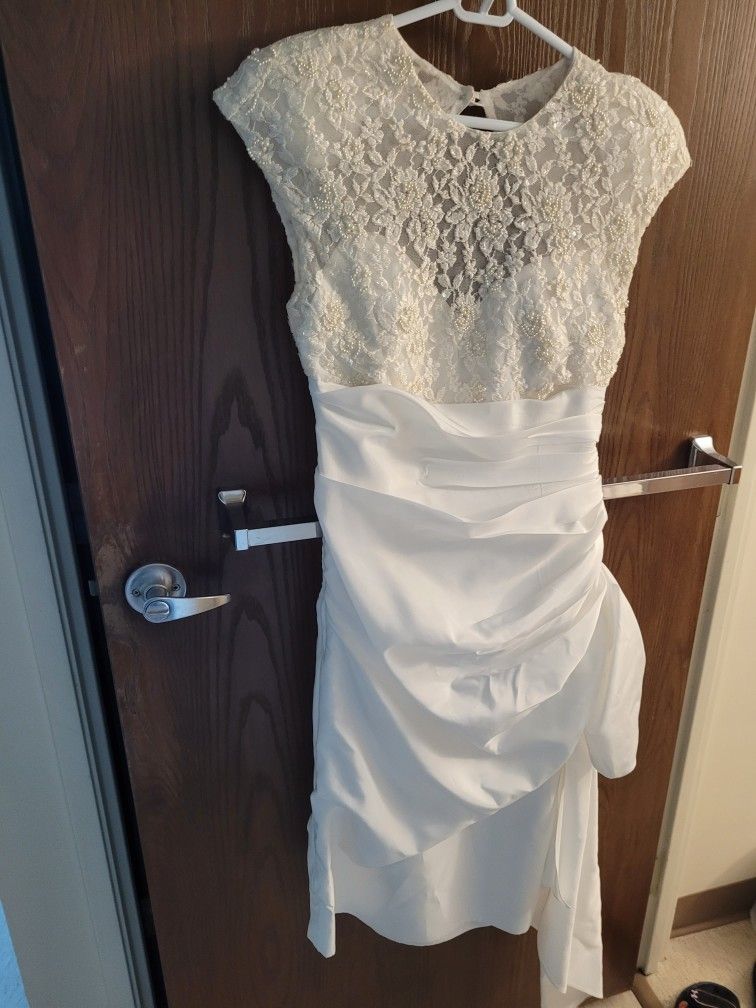 Sz 5 Wedding Dress W/Open Back