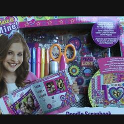 NEW MAKE IT MINE! DOODLE SCRAPBOOK SET KIDS ARTS & CRAFTS KIT SCRAPBOOKING TOY NEW IN BOX GIFT!